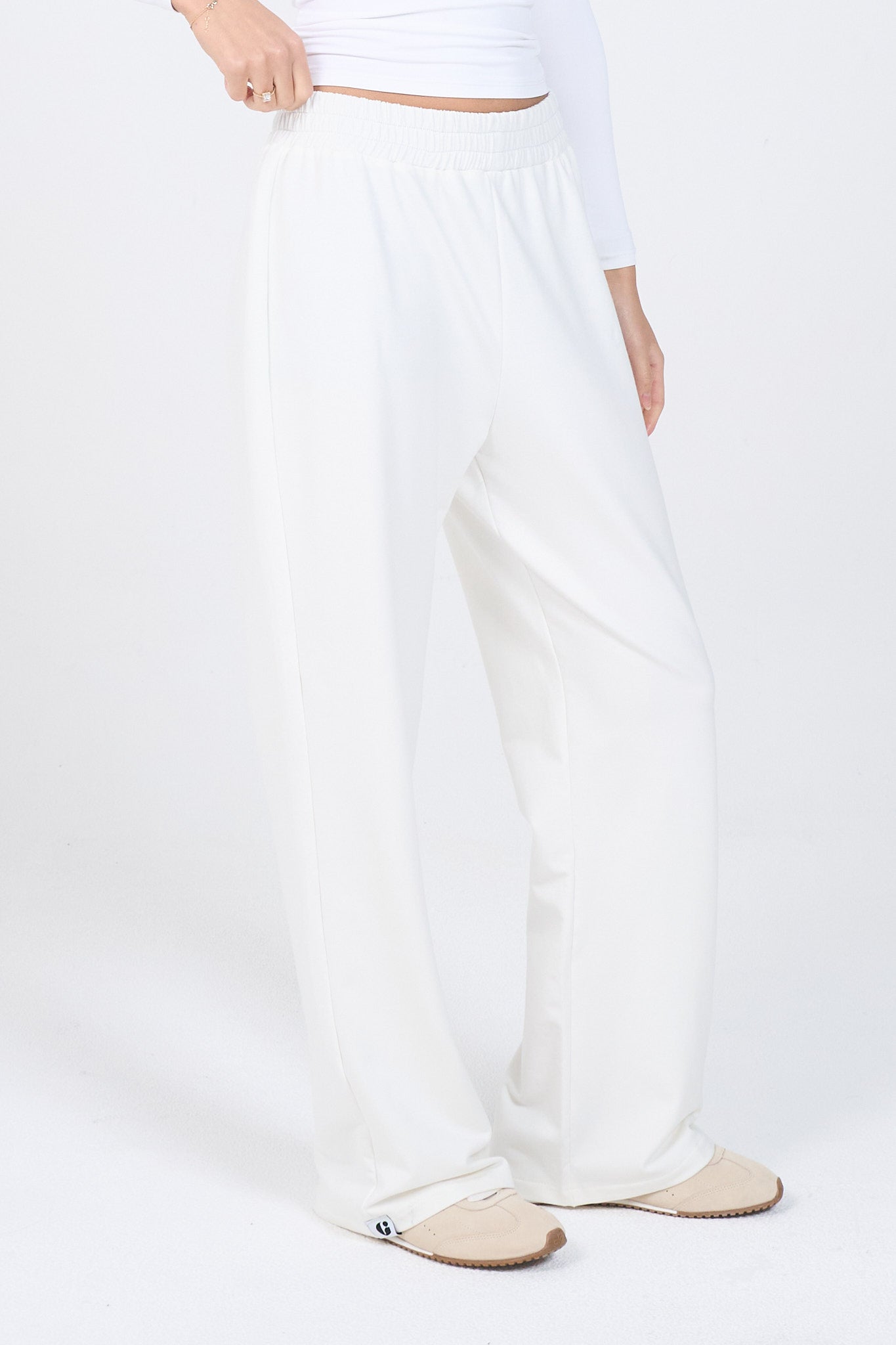 Relaxed Wide-Leg Pants